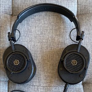 Master & Dynamic MH40 headphones
